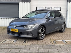 Volkswagen Golf - 1.5 eTSI Style Pano / Headup / Massage / IQ / Trekhaak / Carplay