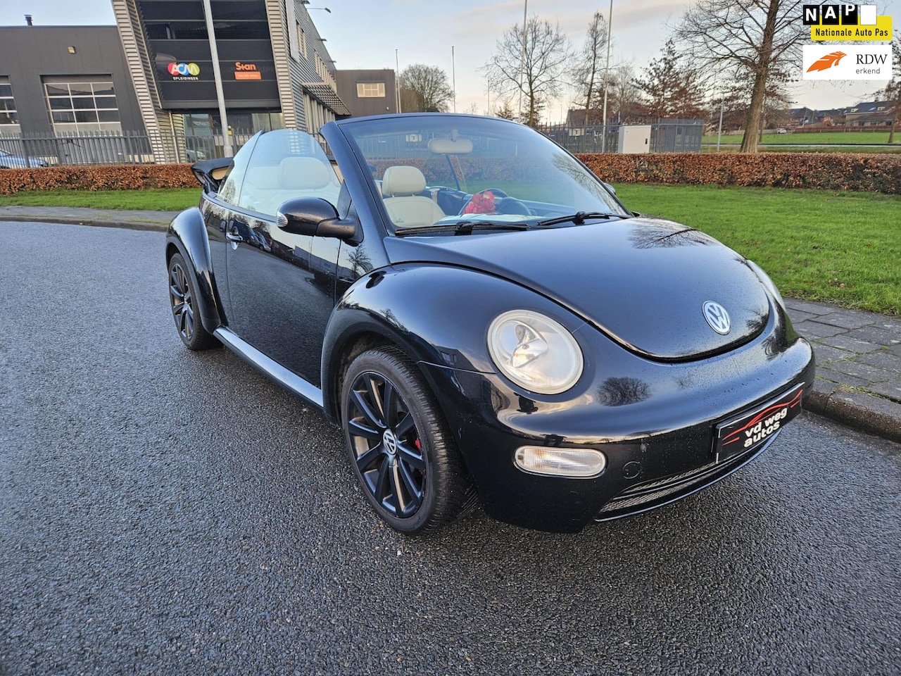 Volkswagen New Beetle Cabriolet - 1.6 Highline airco 18 inch velgen - AutoWereld.nl