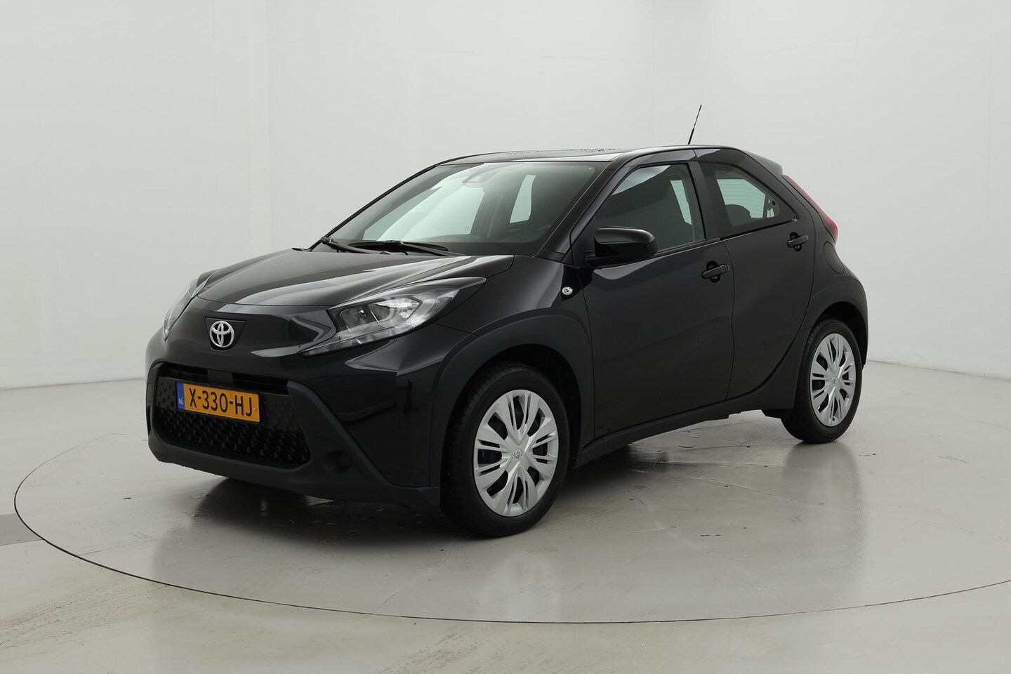 Toyota Aygo X - 1.0 VVT-i Play Apple\Android Automaat - AutoWereld.nl