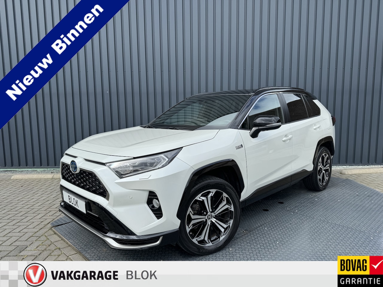 Toyota RAV4 - 2.5 Plug-in Hybrid AWD Bi-Tone Plus | 4x Nieuwe Allseason banden | Pano dak | 10 jr GARANT - AutoWereld.nl