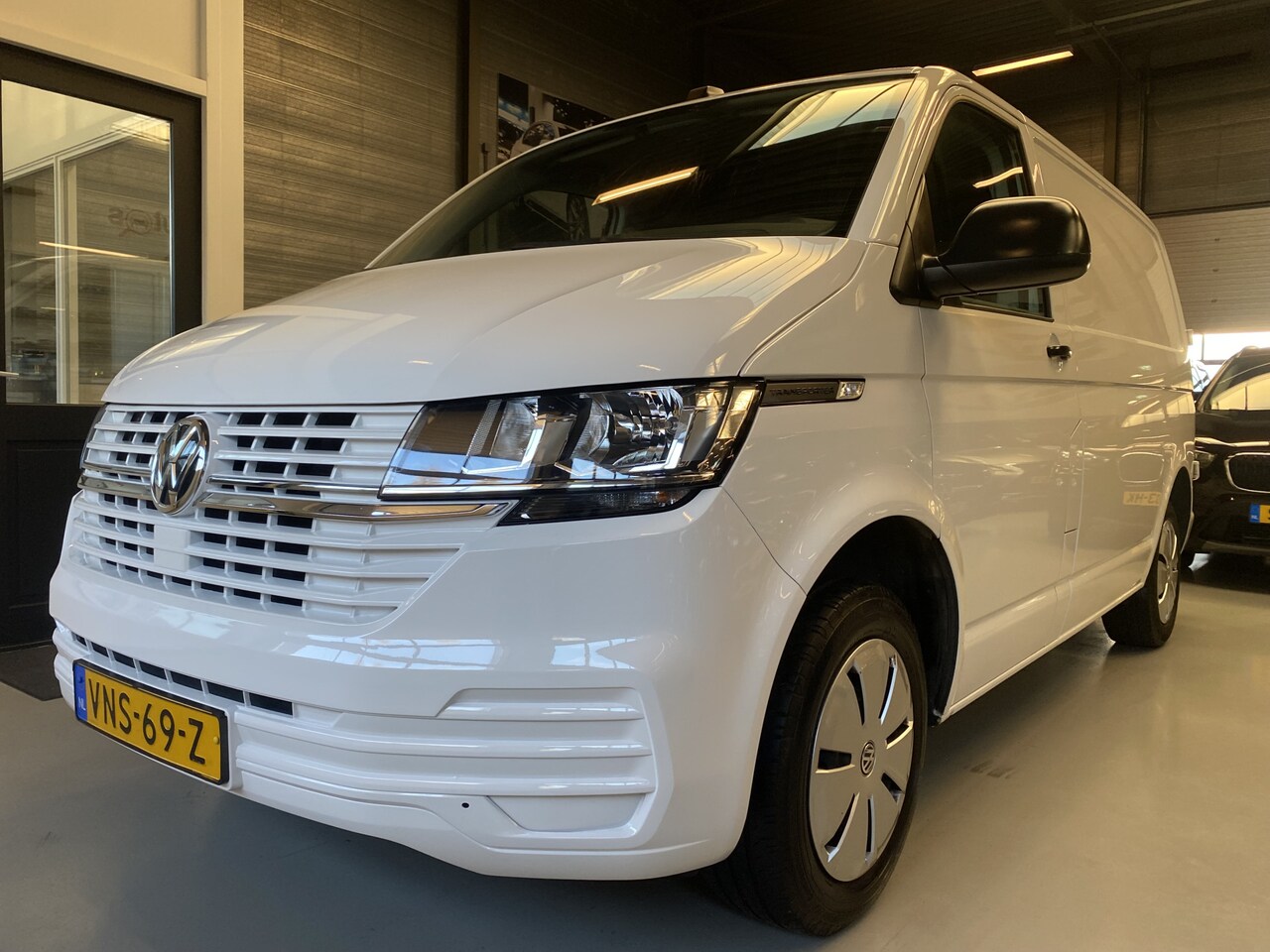 Volkswagen Transporter - 2.0 TDI L1H1 26 Economy Business Airco, Cruise, Applecarplay, Trekhaak - AutoWereld.nl