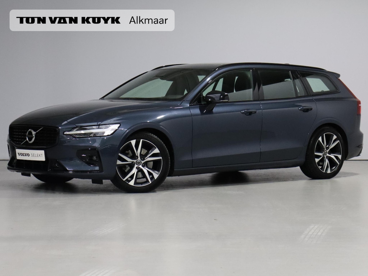 Volvo V60 - B3 R-Design / Trekhaak / Pan. dak / Harman Kardon / Stuur+stuur+achterbankverwarming / Sta - AutoWereld.nl