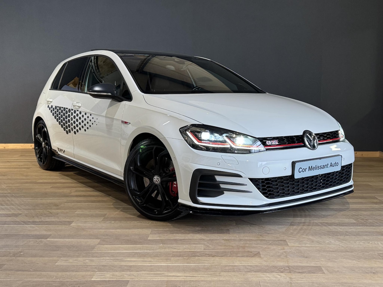 Volkswagen Golf - 2.0 TSI GTI TCR PANO | DYN | DCC | LEDER - AutoWereld.nl