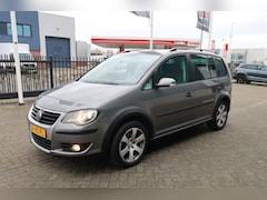 Volkswagen Touran - 1.4 TSI Cross Airco-ecc Trekhaak Cruise control Boekjes NAP Sportvelgen Extra getint glas