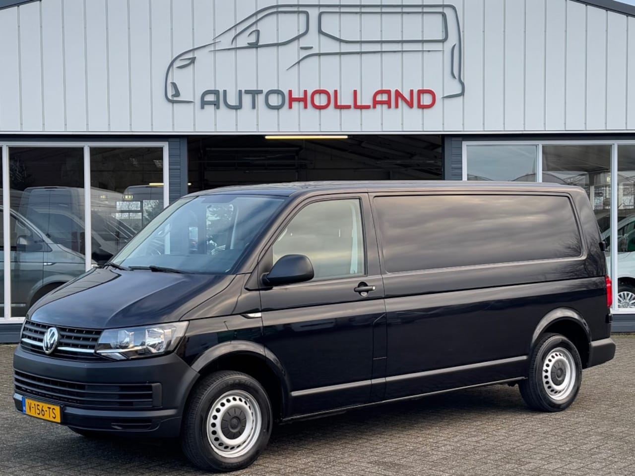 Volkswagen Transporter - 2.0 TDI 75KW 102PK L2H1 EURO 6 AIRCO/ NAVIGATIE/ CRUISE CONTROL/ - AutoWereld.nl