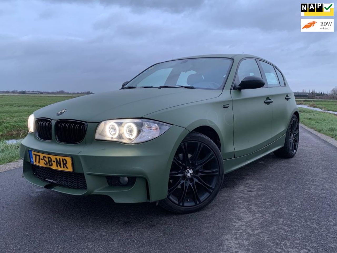 BMW 1-serie - 118i M-PAKKET ARMY GREEN MEMORY ANGEL EYE NAP - AutoWereld.nl