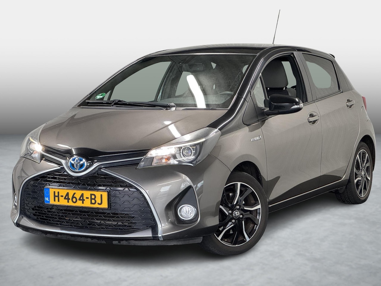 Toyota Yaris - 1.5 Hybrid Bi-Tone Navi Trekhaak Stoelverw - AutoWereld.nl