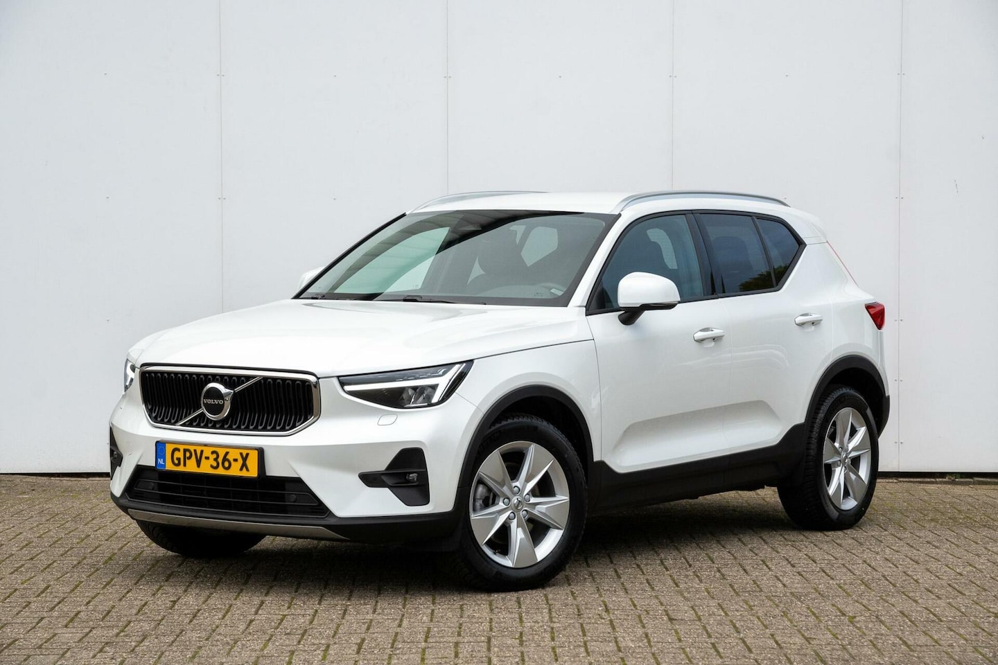 Volvo XC40 - 2.0 B3 Core|ACC|PAS V+A|el.bed.stoelen|leer|Blis| - AutoWereld.nl