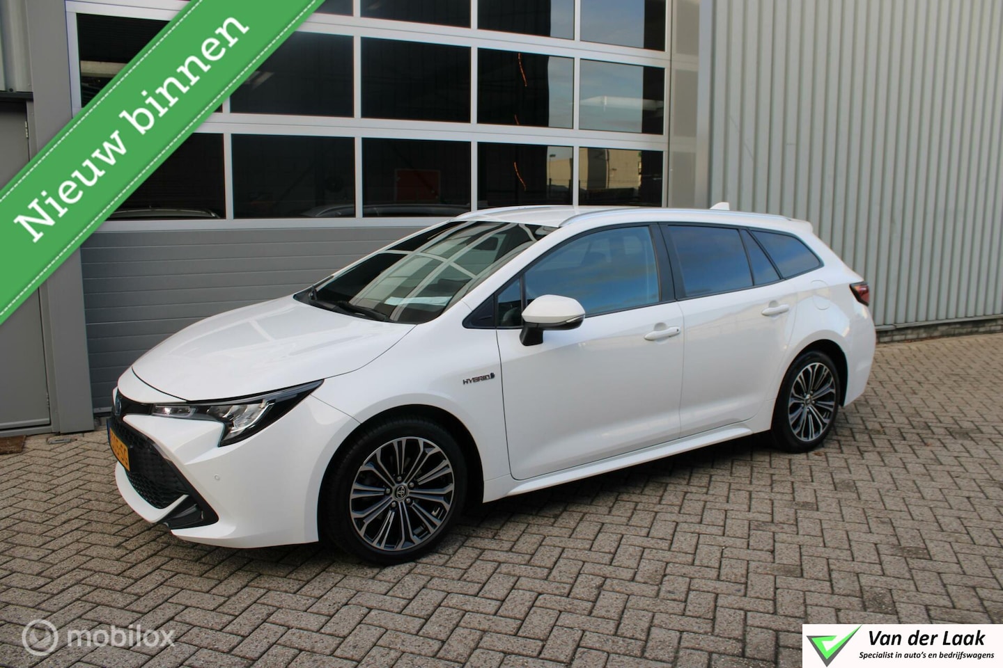 Toyota Corolla Touring Sports - 1.8 Hybrid Business Plus Trekhaak Parkeersensoren. - AutoWereld.nl