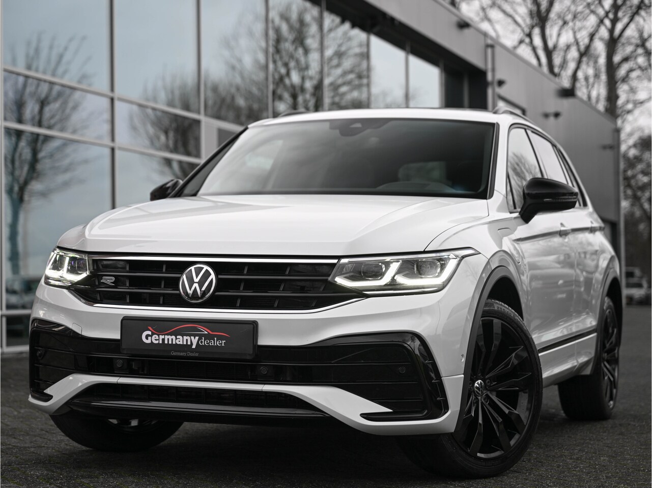 Volkswagen Tiguan - 1.4TSI 245pk eHybrid R-Line Pano IQ-Light ACC HUD 20-Inch Tr.Haak Lane/Side Assist DAB Cam - AutoWereld.nl