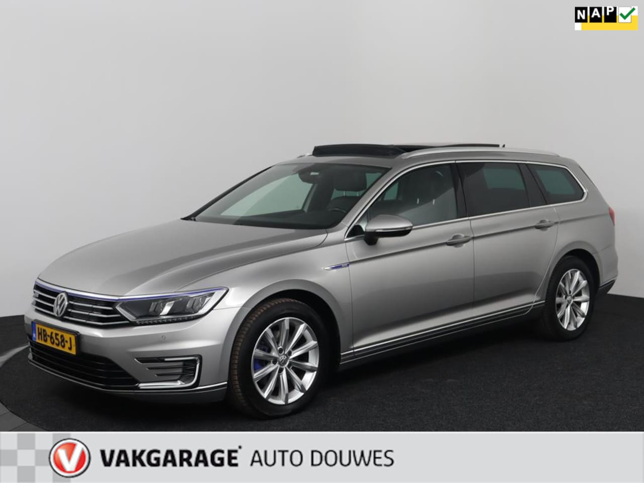 Volkswagen Passat Variant - 1.4 TSI GTE Highline |NAP | Pano | ACC | Leder & Alcantara | Carplay | Trekhaak - AutoWereld.nl