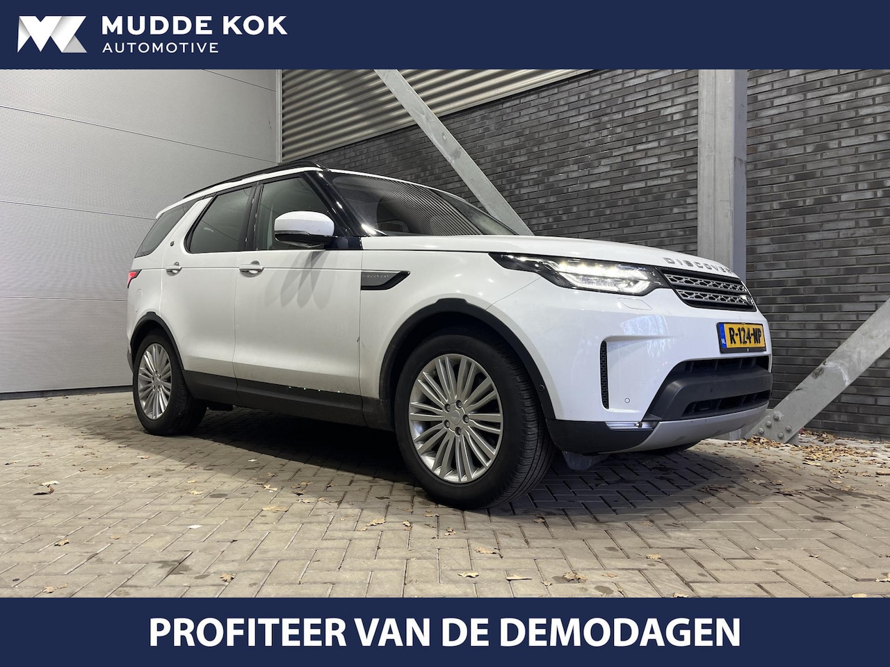 Land Rover Discovery - 3.0 Sd6 HSE Luxury 7P V6 306pk  | Volleder | Pano dak | Meridian Surround Sound | PiVi Nav - AutoWereld.nl