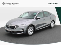 Skoda Octavia - First Edition 1.5 TSI m-HEV 115 pk | Automaat | Cruise control | Achteruitrijcamera | Appl