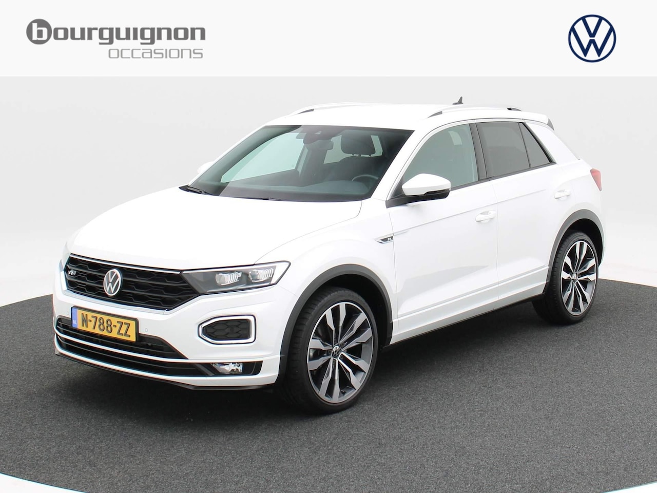 Volkswagen T-Roc - 1.5 TSi 150 Pk Automaat R-Line | Full LED | Trekhaak | Navigatie | 19 Inch | Virtual Dashb - AutoWereld.nl