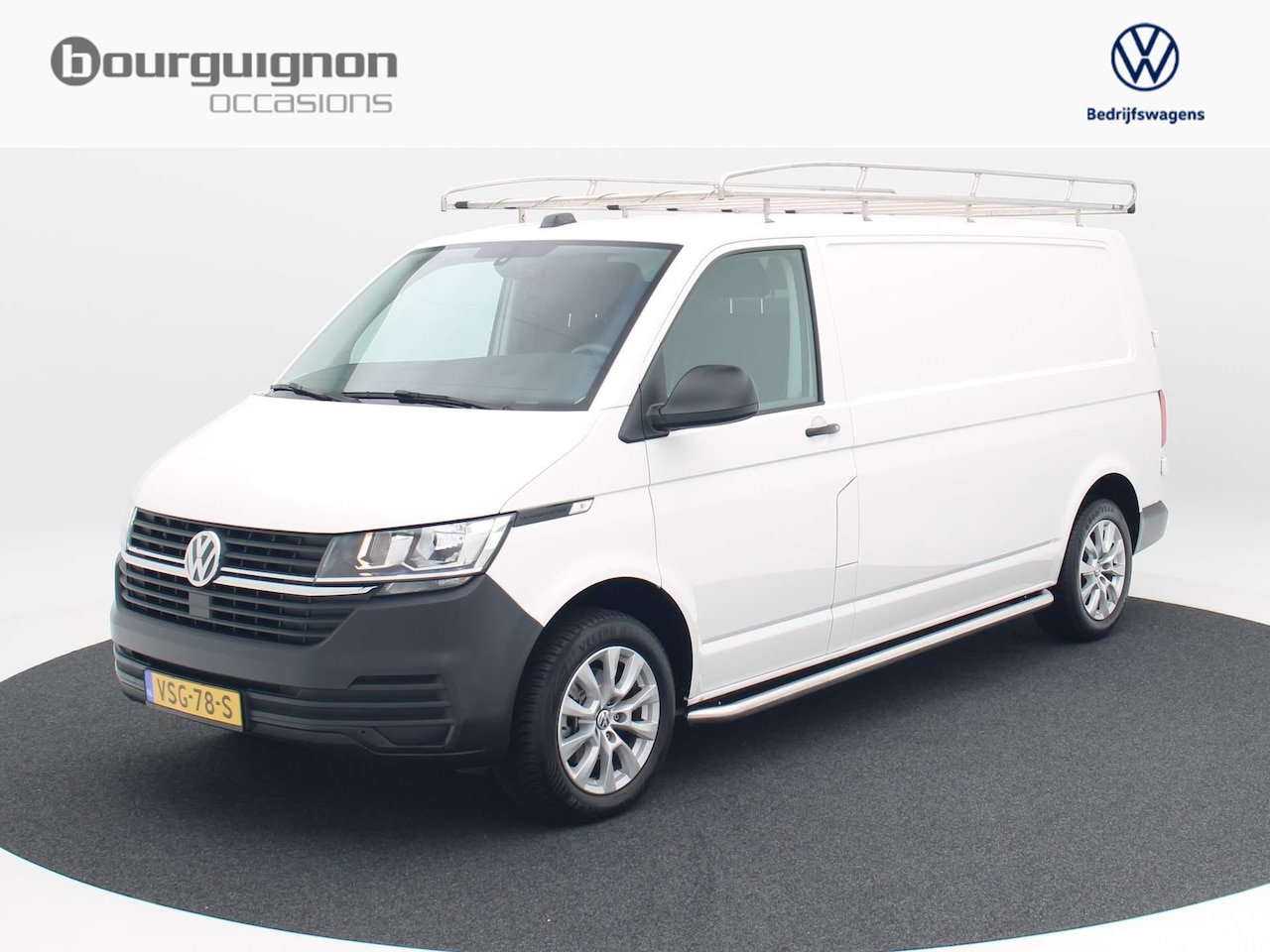 Volkswagen Transporter - 2.0 TDi L2H1 28 Business 3-Zits | Airco | Trekhaak | App Connect | 17 Inch | Parkeersensor - AutoWereld.nl