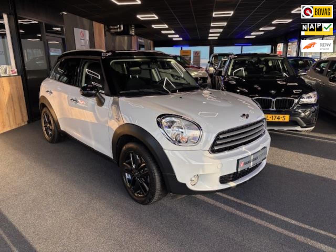 MINI Countryman - Mini 1.6 Cooper Chili | Clima | Stoelverwarming | Boekjes | All-Season Banden | Radio/CD | - AutoWereld.nl