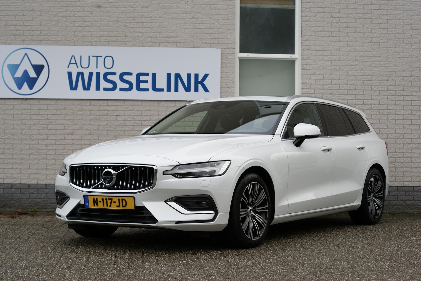 Volvo V60 - 2.0 B4 Inscription Head-up/pano/trekh/Harman/Kardon - AutoWereld.nl