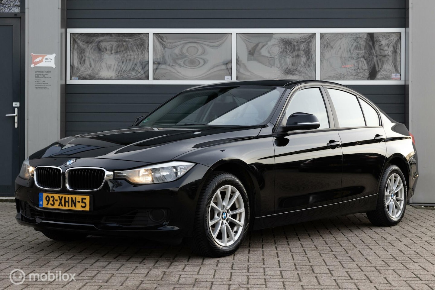 BMW 3-serie - 320i 184PK Aut8 (f30) 2012 ZWART nwe APK - AutoWereld.nl