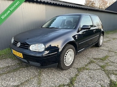 Volkswagen Golf - 1.6-16V Highline