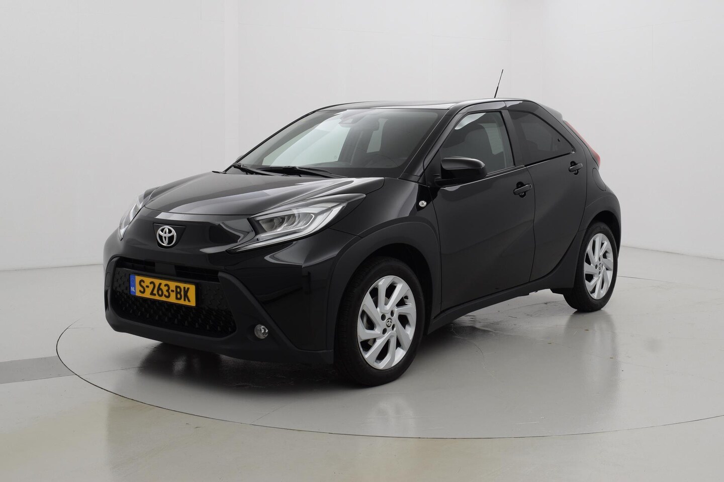 Toyota Aygo X - X 1.0 VVT-i MT first Carplay Lichtmetalen velgen - AutoWereld.nl