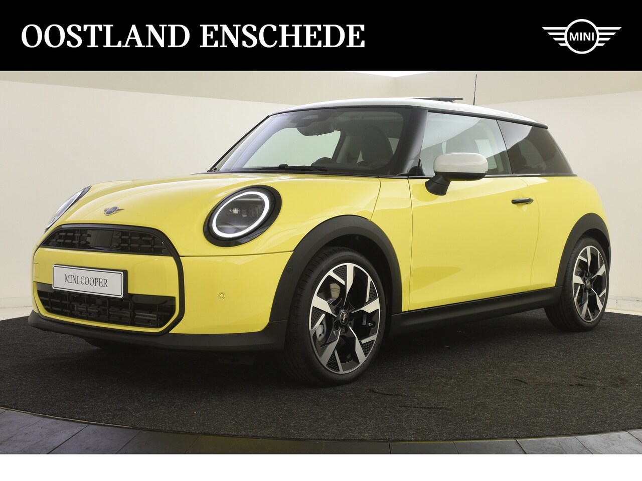 MINI Cooper - Hatchback C Automaat / Classic / Pakket M / 18 inch Slide Spoke 2-tone - AutoWereld.nl