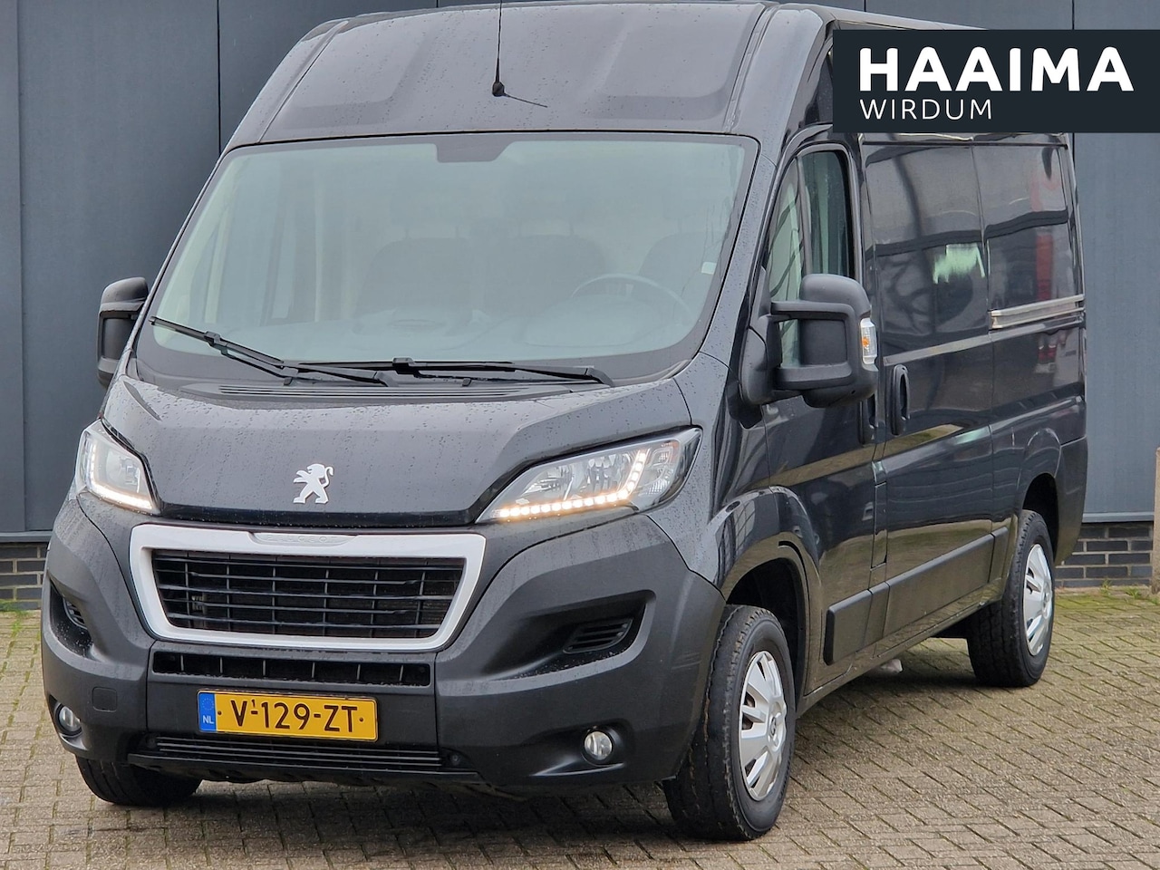 Peugeot Boxer - 330 2.0 BlueHDI L2H2 Premium Pack | Dubbele Schuifdeur | Achteruit rijd Camera | Trekhaak - AutoWereld.nl