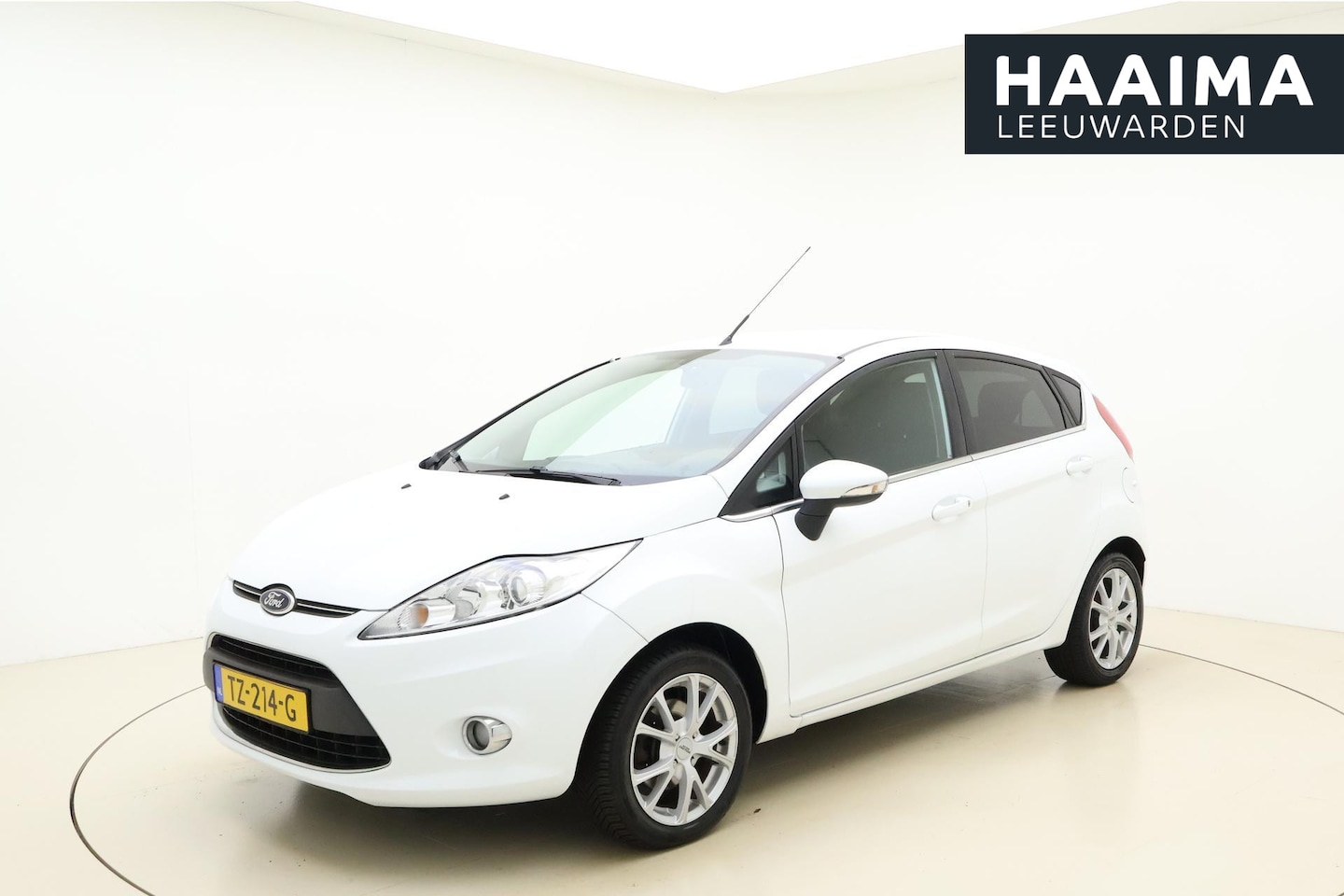 Ford Fiesta - 1.25 Titanium | Climate control | Parkeersensoren | Trekhaak | 5 Deuren | Lichtmetalen vel - AutoWereld.nl