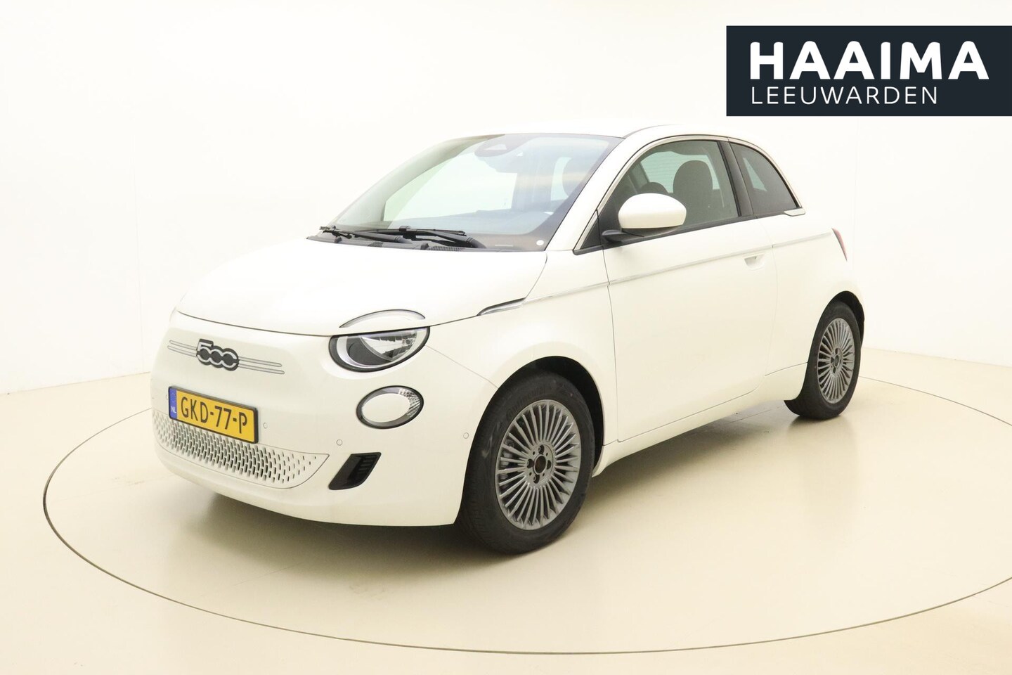 Fiat 500 - 42 kWh Urban | Apple Carplay/Android auto | Stoelverwarming | Camera | Lichtmetalen velgen - AutoWereld.nl