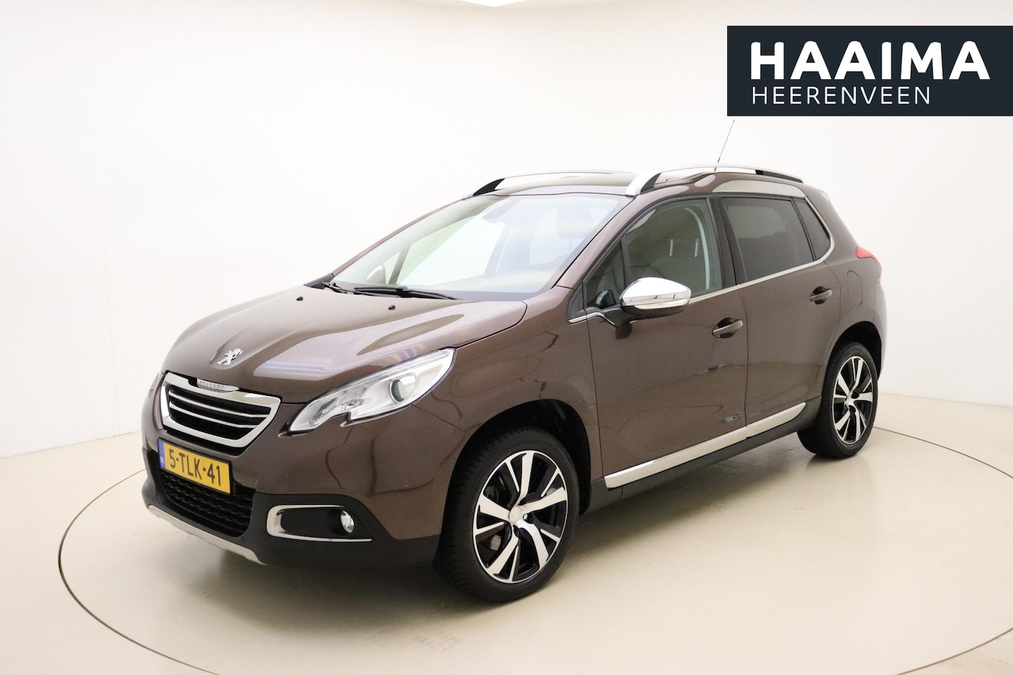 Peugeot 2008 - 1.6 VTi 120pk Féline | Navigatie | Climate Control | Cruise Control | Trekhaak | Panoramad - AutoWereld.nl