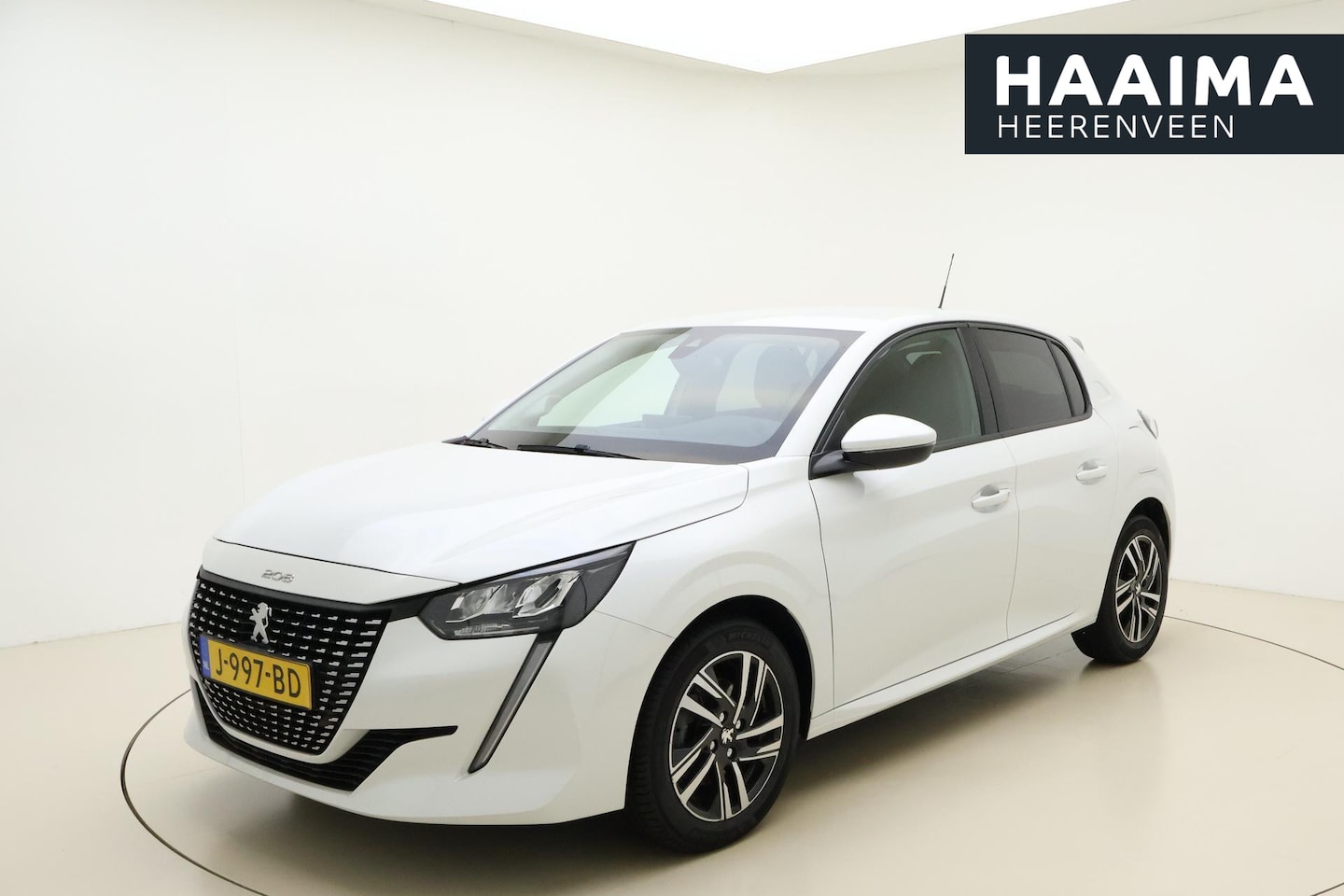 Peugeot 208 - 1.2 PureTech Allure | Climate control | Cruise control | Navi via Apple Carplay / Android - AutoWereld.nl