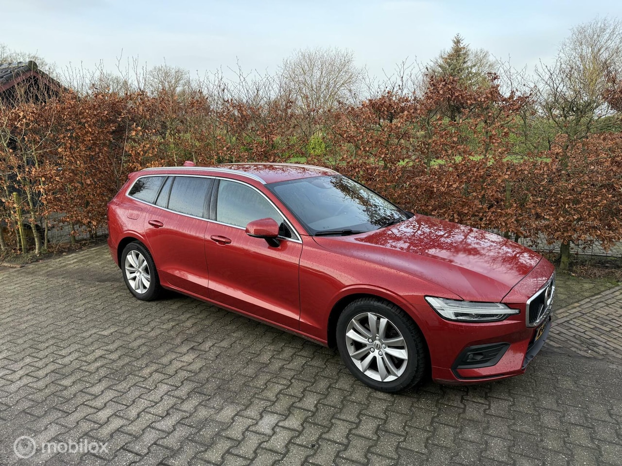 Volvo V60 - 2.0 B4 Business Pro Hybride !!! Elektrisch / Benzine Dealer - AutoWereld.nl