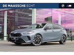 BMW 1-serie - M135i xDrive High Executive Automaat / Panoramadak / M Sportstoelen / Adaptieve LED / M Ad