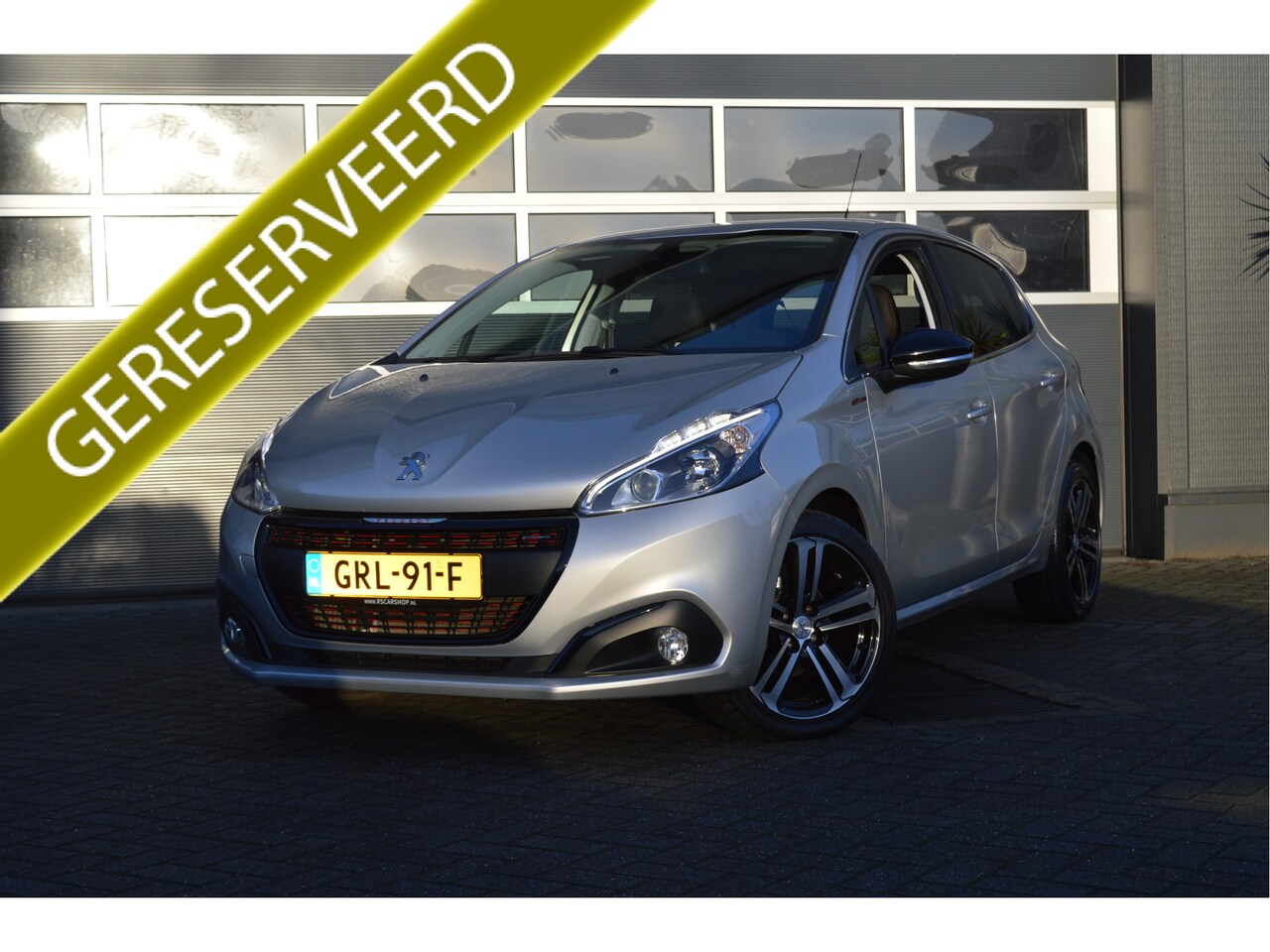 Peugeot 208 - 1.2 PureTech GT-line Automaat | Cruise control/Stoelverw./camera/Dealer onderhouden | Fina - AutoWereld.nl