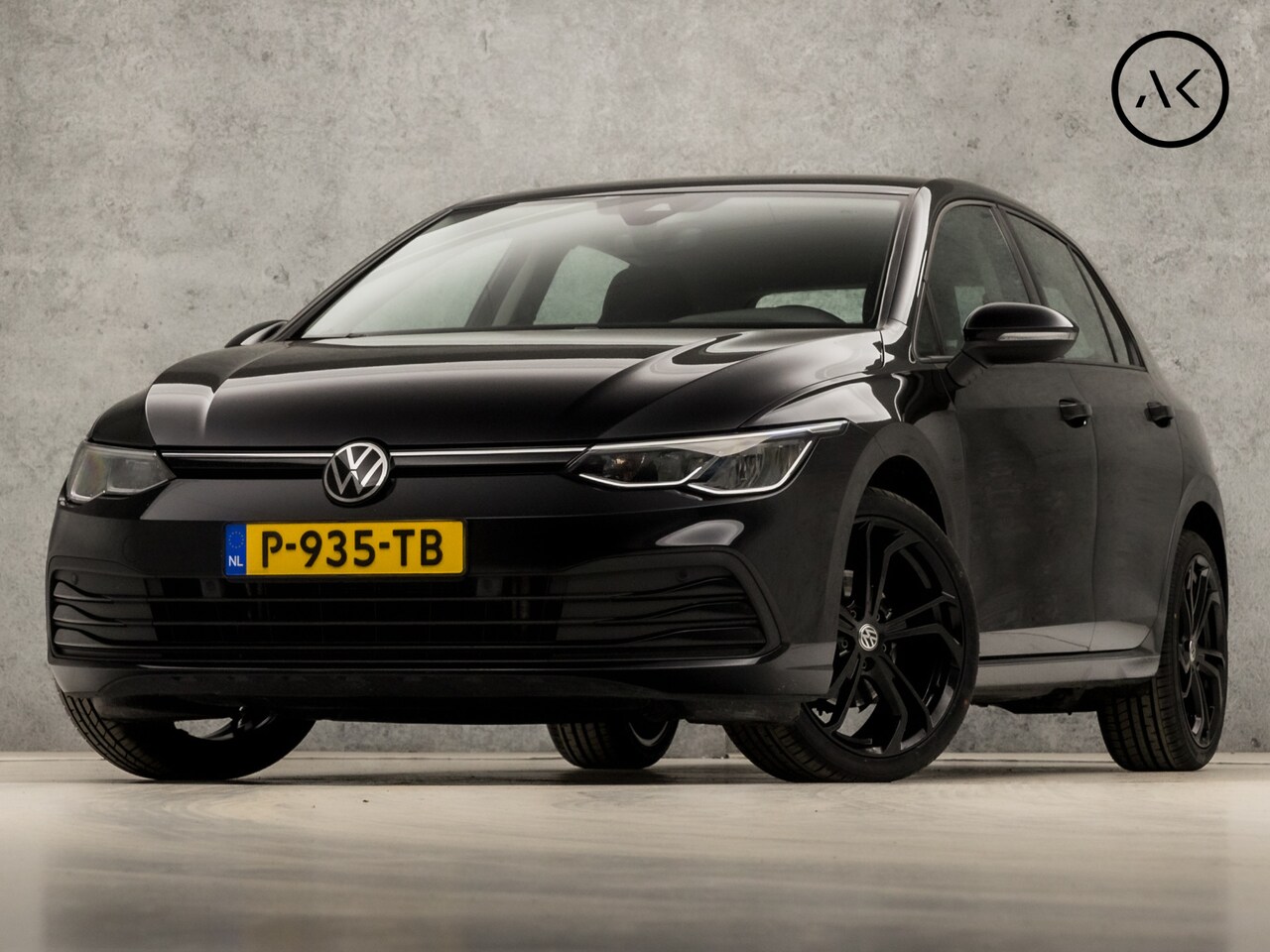 Volkswagen Golf - 1.0 eTSI Black Sportline Automaat (APPLE CARPLAY, GROOT NAVI, STUUR/STOELVERWARMING, SFEER - AutoWereld.nl