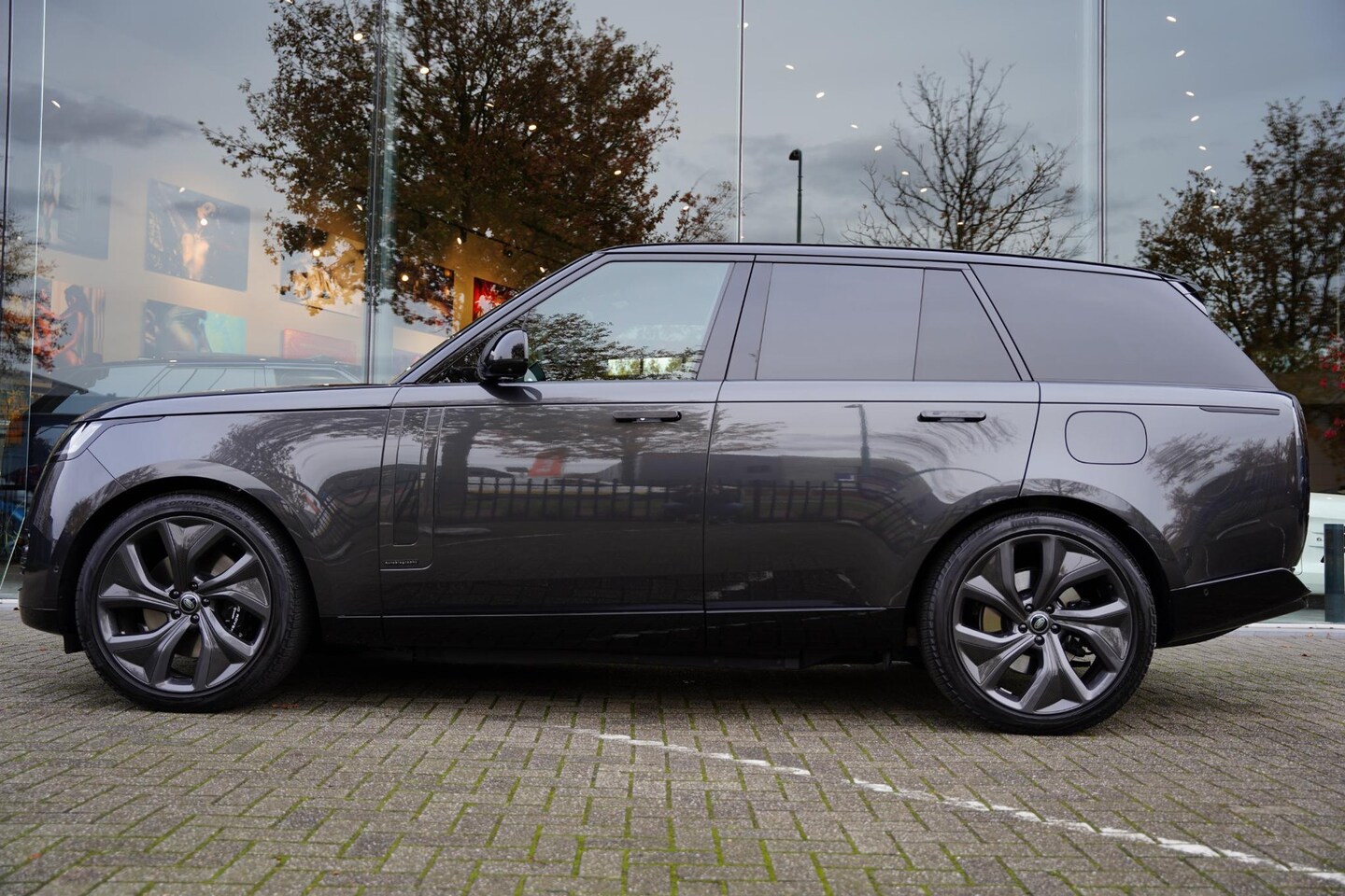 Land Rover Range Rover - P 550 E Autobiography GERESERVEERD - AutoWereld.nl