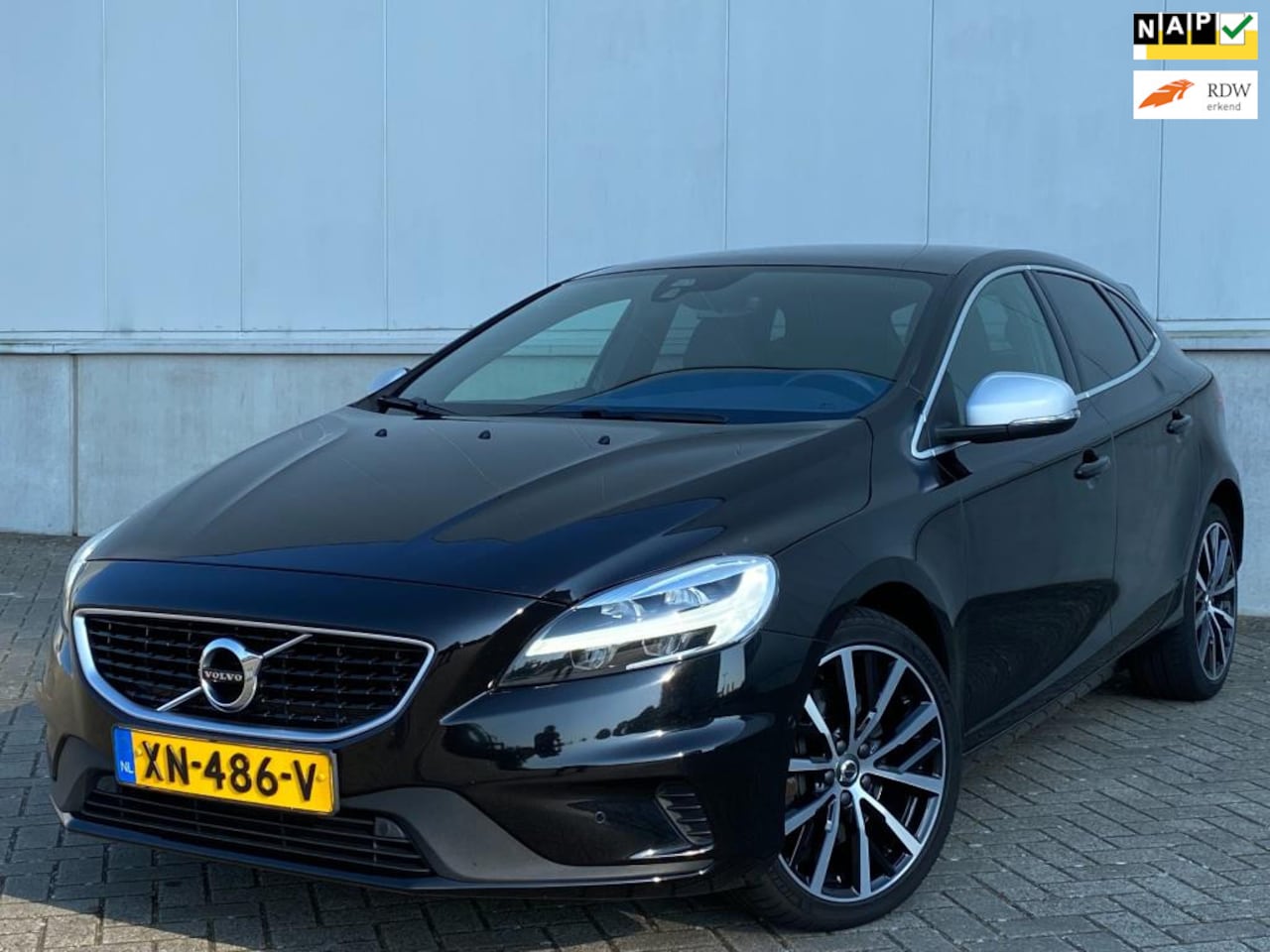 Volvo V40 - 1.5 T3 Polar+ Sport NAP I AUTOMAAT I PANORAMA I LMV I LED I HALF LEER I STOEL VERWARMING I - AutoWereld.nl