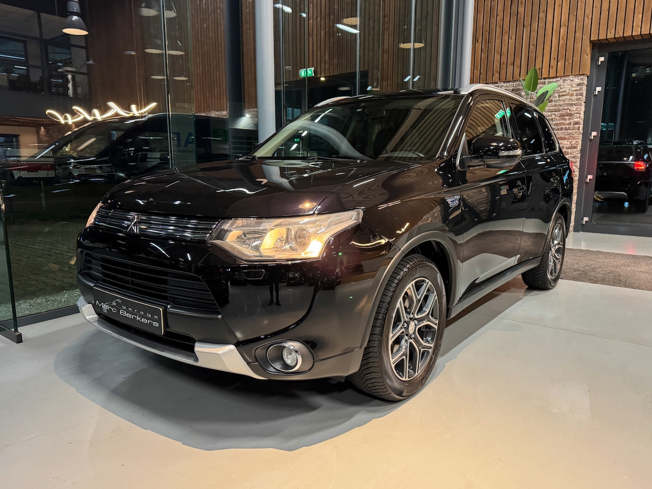 Mitsubishi Outlander - 2.0 PHEV instyle 2.0 PHEV Instyle+ - AutoWereld.nl