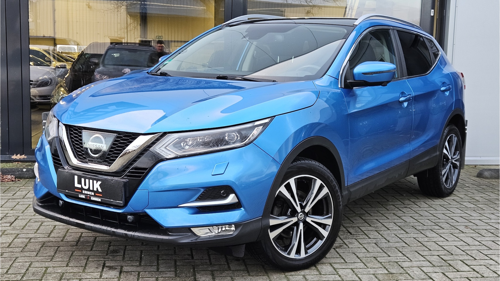 Nissan Qashqai - 1.2 N-Connecta + PANO DAK + KEYLESS + CAMERAS + NAVI + LED - AutoWereld.nl