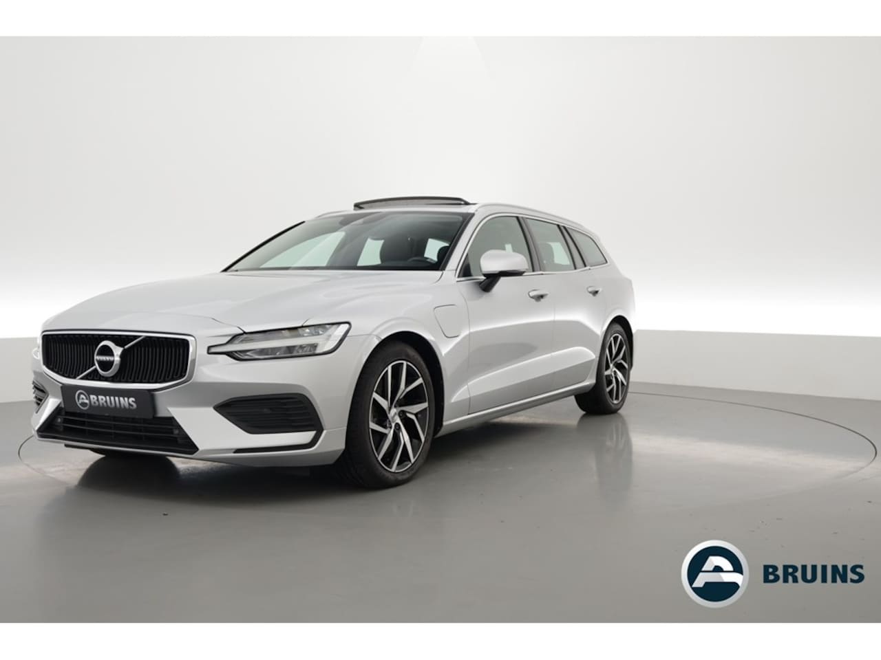 Volvo V60 - 2.0 341PK T6 Recharge Momentum Pro, Pano-dak, H&K Audio, ACC, Blis - AutoWereld.nl