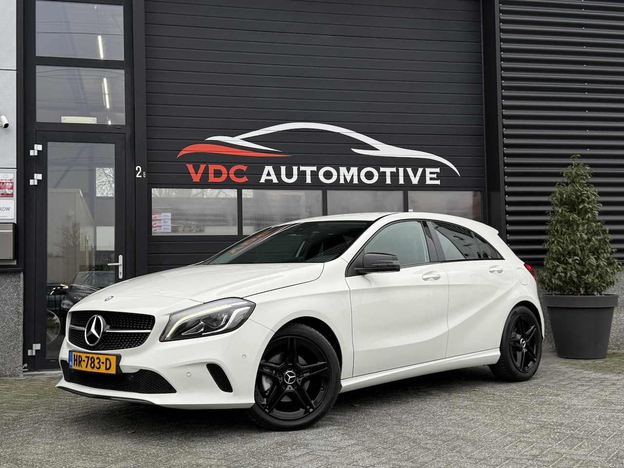 Mercedes-Benz A-klasse - 160 AMG Velgen | Night | Stoelverwarming | Parkeersensoren | Navi | Cruisecontrol | LED | - AutoWereld.nl