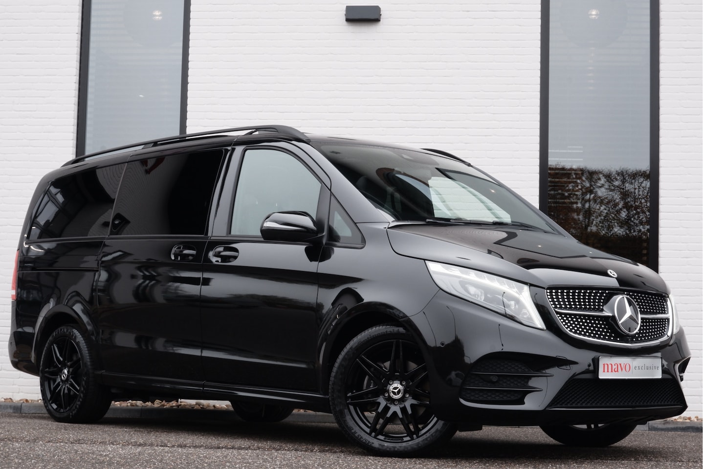 Mercedes-Benz V-klasse - 300d / DC / AMG / Panorama / 4.000km!! / 2x Elec Schuifdeur / Burmester / 360 Camera / Vol - AutoWereld.nl