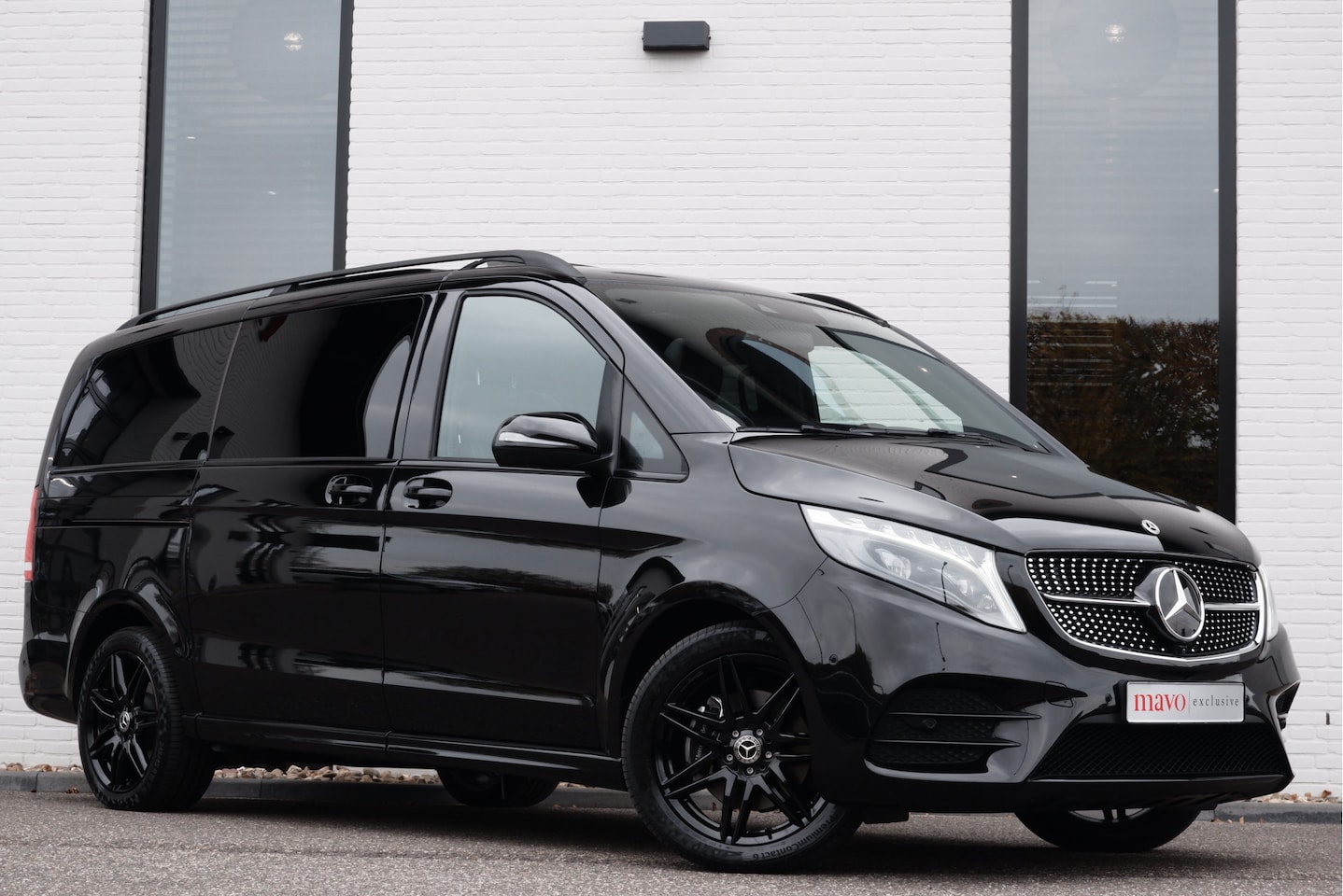 Mercedes-Benz V-klasse - 300d / DC / AMG / Panorama / 4.000km!! / 2x Elec Schuifdeur / Burmester / 360 Camera / Vol - AutoWereld.nl