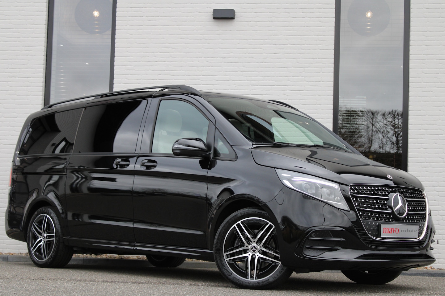 Mercedes-Benz V-klasse - 300d / DC / AMG / 4-Matic / Luchtvering / Panorama / 2x Elec Schuifd / 360 Cam / Burmester - AutoWereld.nl