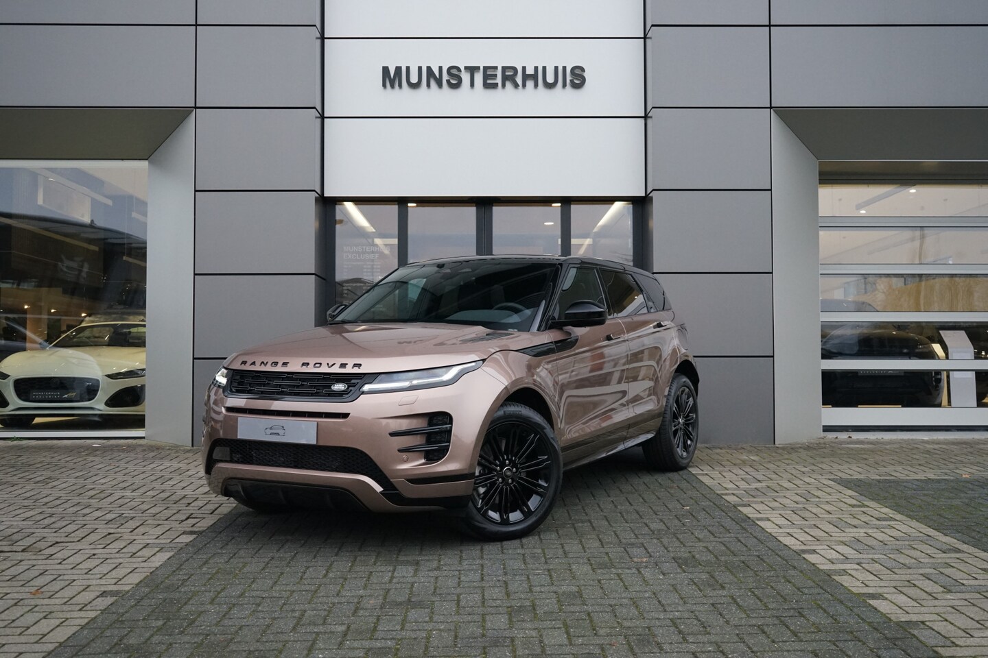 Land Rover Range Rover Evoque - 1.5 P270e PHEV AWD Dynamic SE - Voorstoelen verwarmd - Elektrisch glazen panorama-dak - - AutoWereld.nl