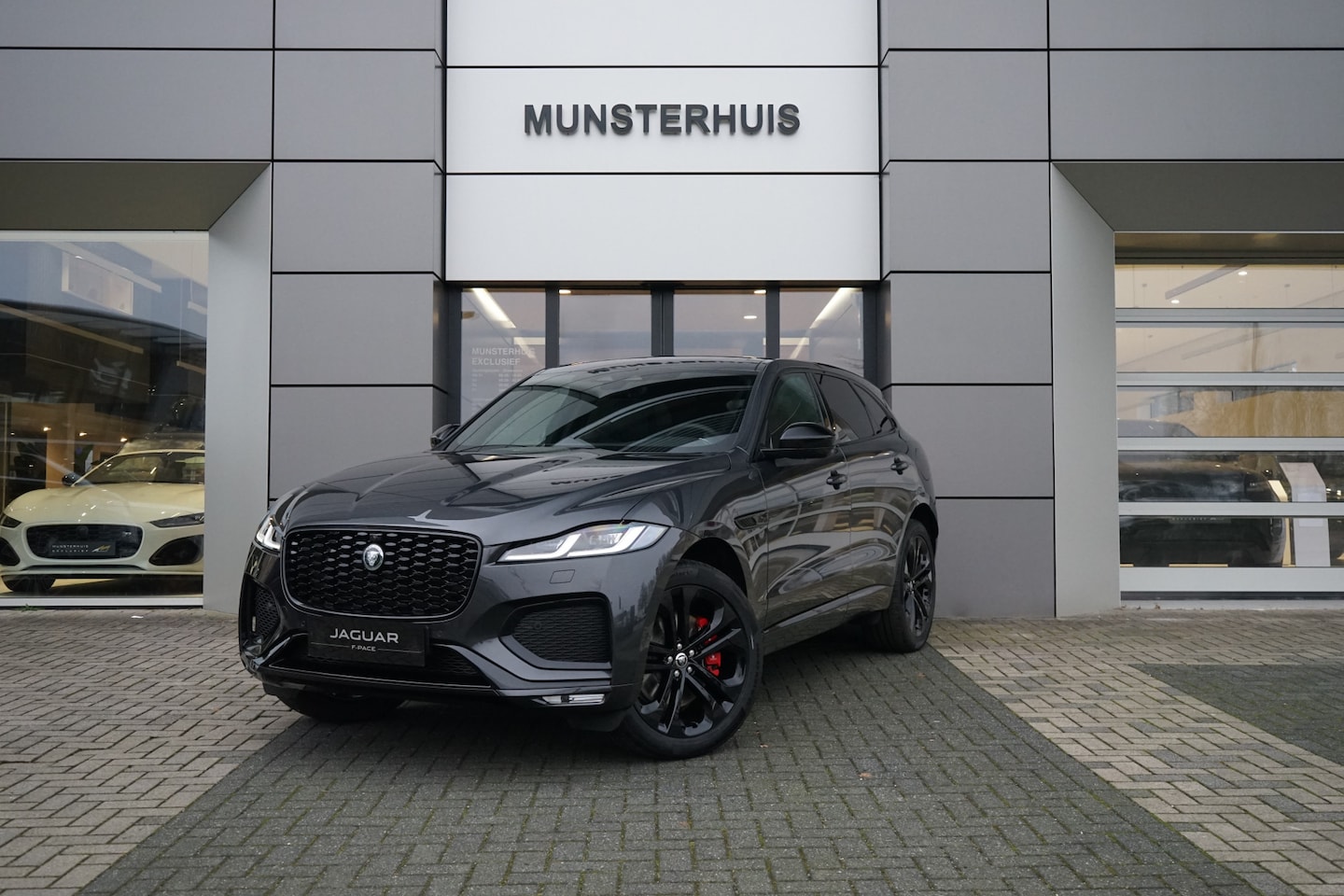 Jaguar F-Pace - 2.0 P400e PHEV R-Dynamic HSE 90th Ann. Edition - Massagefunctie - Meridian surround - - AutoWereld.nl