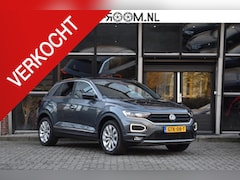 Volkswagen T-Roc - 1.5 TSI Sport R Lane ACC Camera D.Hoek Keyless Trekhaak