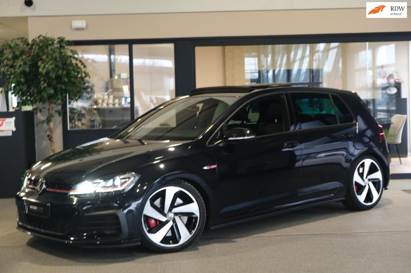 Volkswagen Golf - 2.0 TSI GTI Performance Navi Virtual Pano - AutoWereld.nl