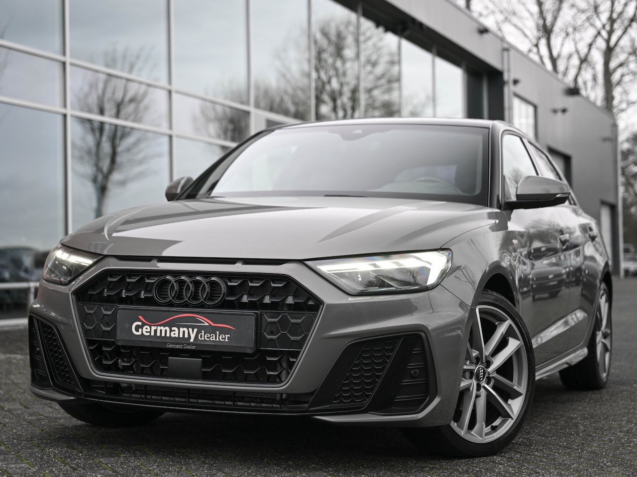 Audi A1 Sportback - 35TFSI S-Edition Chronos Navi Led-Matrix ACC Keyless Ambient 18-Inch VOL! - AutoWereld.nl