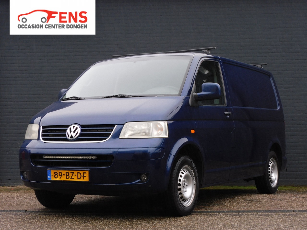 Volkswagen Transporter - 2.5 TDI 300 MHD 212PK! CARPLAY/ANDROID! AIRCO! TREKHAAK! YOUNGTIMER! - AutoWereld.nl