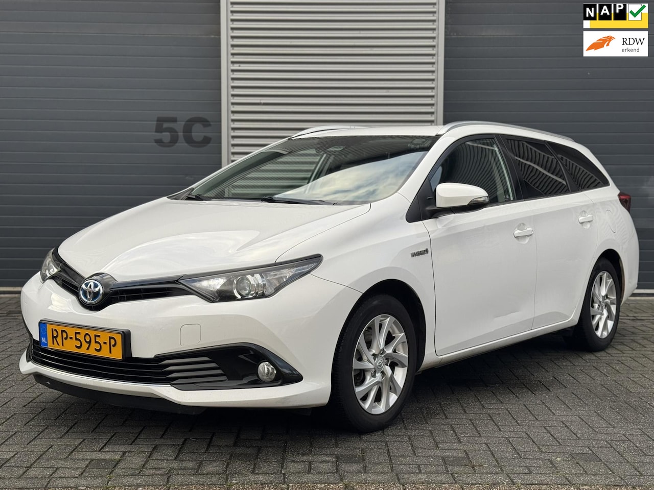 Toyota Auris Touring Sports - 1.8 Hybrid Dynamic Go Navi/Camera/Lane Assist 2018 - AutoWereld.nl